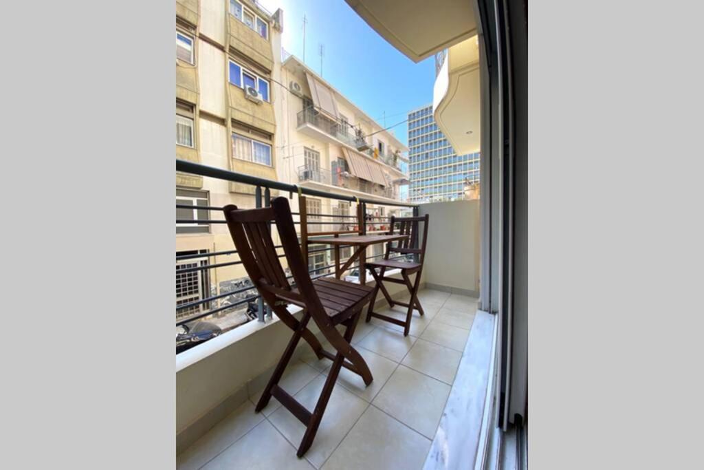 Nikitas' Apartment By The Tube Athen Exterior foto