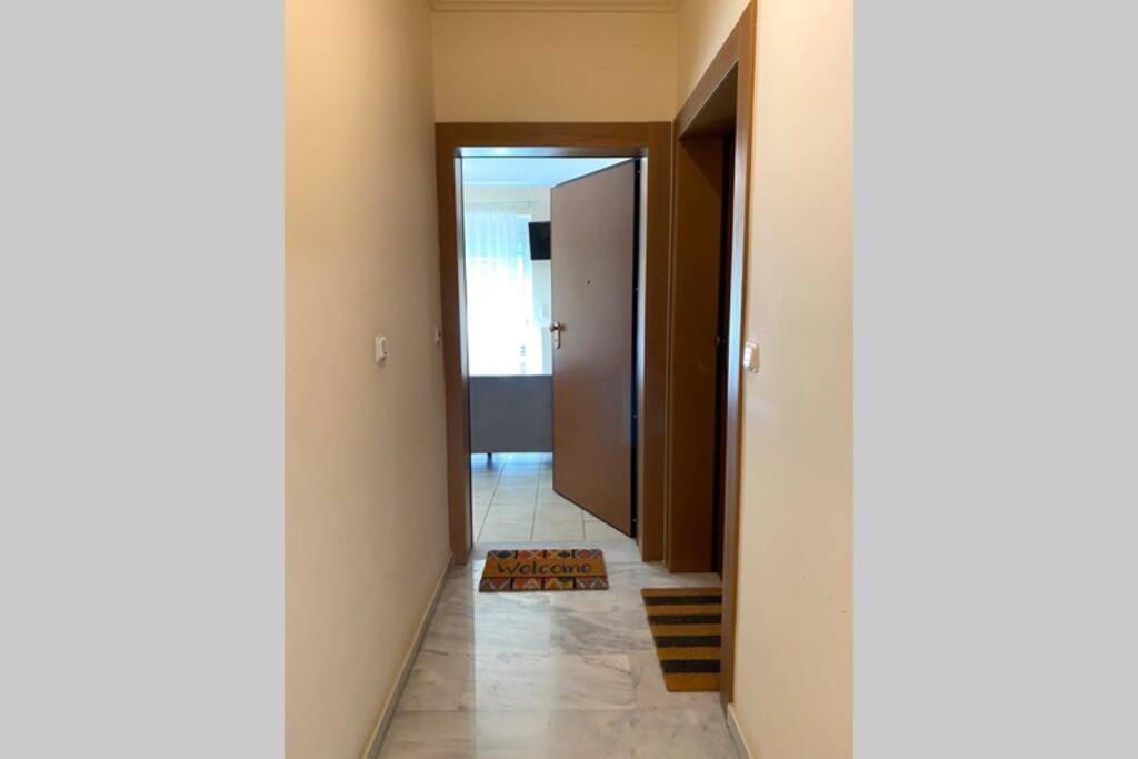 Nikitas' Apartment By The Tube Athen Exterior foto